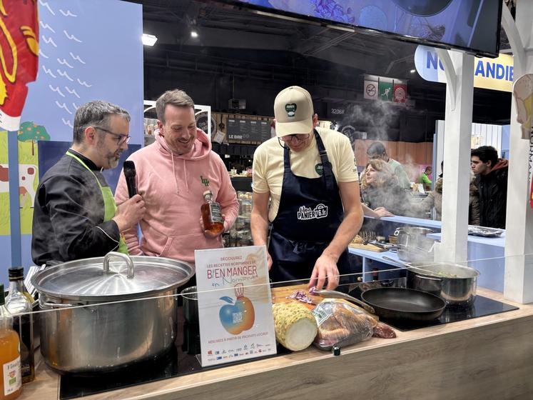 Nicolas Lefèbvre, cuisinier à la cuisine centrale de Saint-Etienne-du-Rouvray, a refait sa recette : une fricassée de pintade et ses légumes d'automne, recette flambée au whisky d'Auguste de Montivilliers.