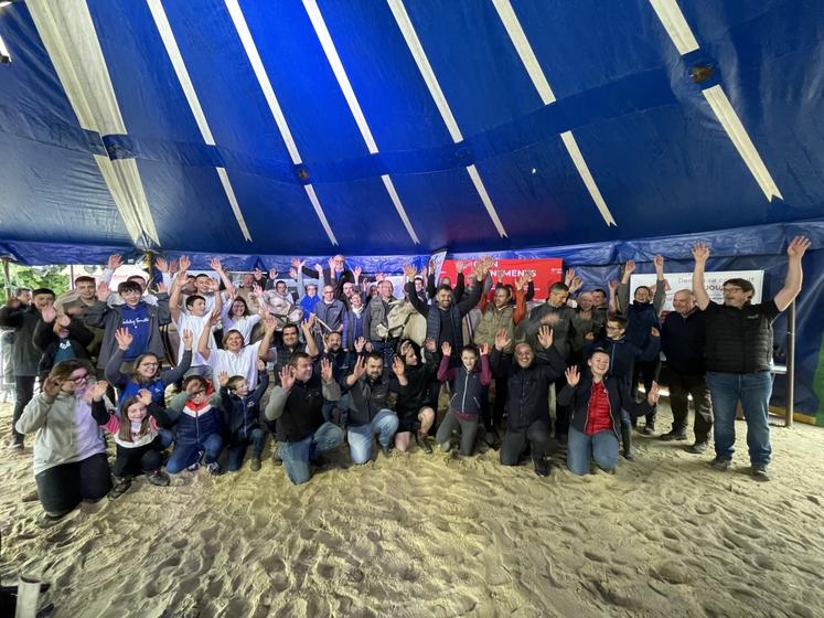 Trois fermes calvadosiennes représenteront la race Charolaise au Salon international de l'agriculture. Une fierté pour ces éleveurs, comme ici lors du régional à Caen en septembre 2024 (photo d'archives). "C'est une race rustique, facile à élever et docile", expose Delphine Maguet.