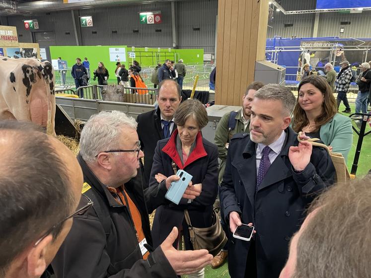 Thierry Chanu a interpellé les élus sur le besoin de soutien dans la réalisation du National Prim'Holstein à Alençon, en octobre 2025.