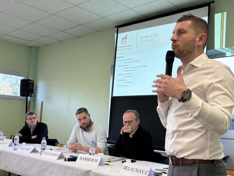 Pascal Orvain et Corentin Delaunay, président et directeur de l'OS Normande, ont pu rappeler les projets de l'association au profit des éleveurs.