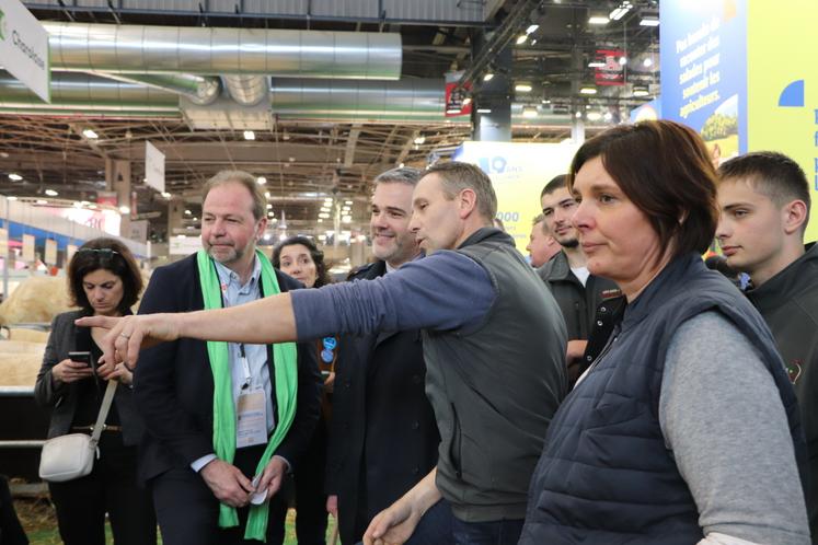 Vincent Leroy a donné un cours de morphologie bovine, en concours, au préfet.