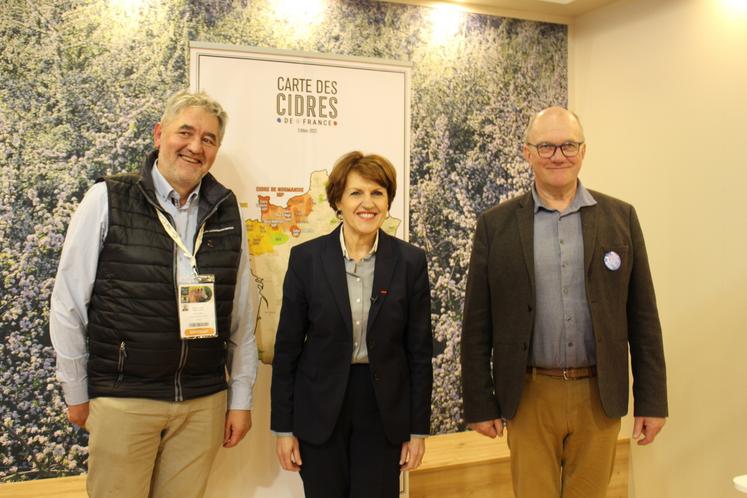 Jean-Luc Duval, président de la Coopération agricole de Normandie ; Annie Genevard, ministre de l'Agriculture et Thomas Pelletier, président de l'Unicid.