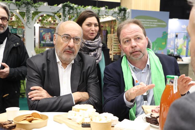 Jean-Léonce Dupont, président du Conseil départemental du Calvados, a écouté attentivement Jean-Yves Heurtin, président de la CA14.