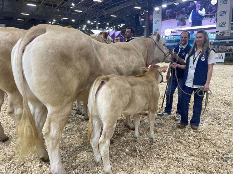 Fanny Bossuyt et François Lorin ont terminé quatrième de la section femelle de trois ans avec Sybella. C'était la première sortie de celle-ci hors de la ferme.