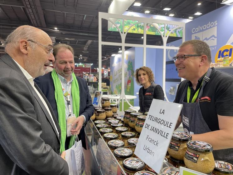 En plein échange avec la Teurgoule de Janville sur la nouvelle recette au caramel beurre salé en partenariat avec Isigny Sainte-Mère.
