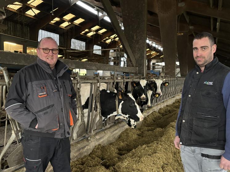 Damien Hardy et Alexis James ouvrent les portes de leur ferme pour parler production d'énergie solaire.