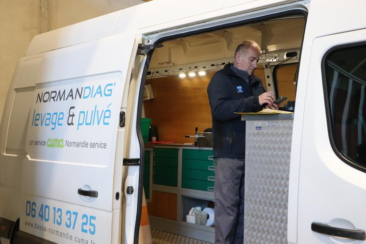 La prestation pour un engin seul coûte 85 €, tandis qu'au-delà de quatre machines sur un même lieu, elle est proposée à 70 €.