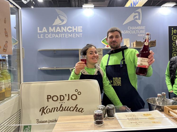 Pauline Delgado et Jocelyn Jourdainne ont créé leur marque « Pod'Jo », un soda réalisé à partir d'une fermentation naturelle à base de thé infusé.