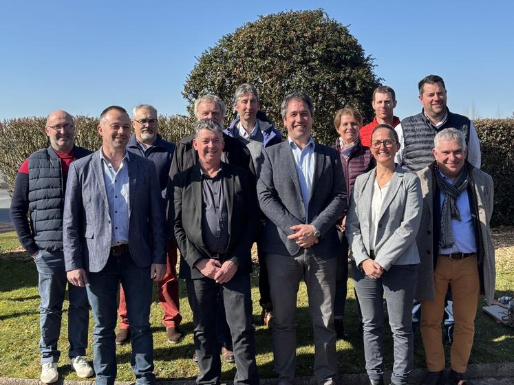 Le nouveau bureau de la Chambre d'agriculture de la Manche est en place autour du président, François Rihouet.