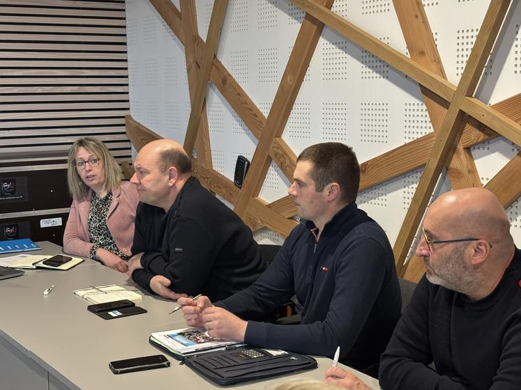 Ludovic Blin, président de la section lait de la FDSEA de la Manche, a rappelé l'intérêt du sanitaire chez les producteurs, avec l'intervention de la directrice du GDS, Stéphanie Lebranchu.