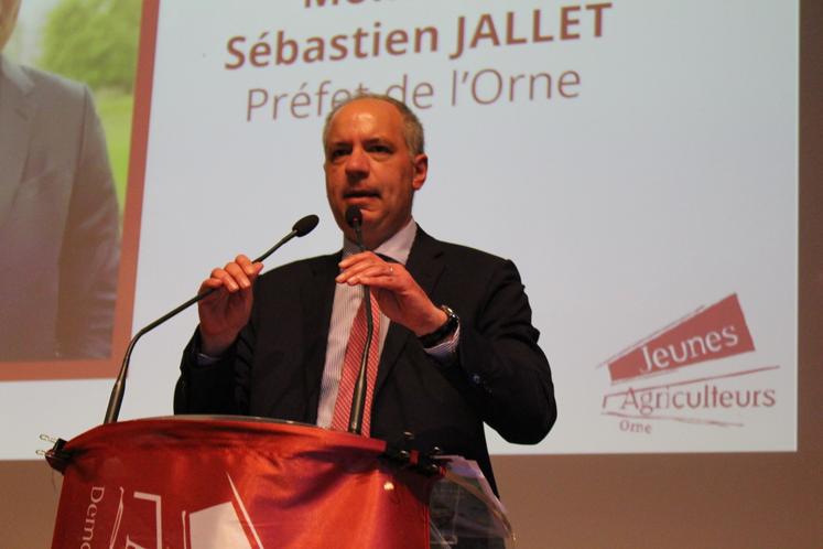 Sébastien Jallet, préfet de l'Orne insiste : "Nous avons une volonté
commune de faire face à la tuberculose. Nous allons continuer à vos côtés."