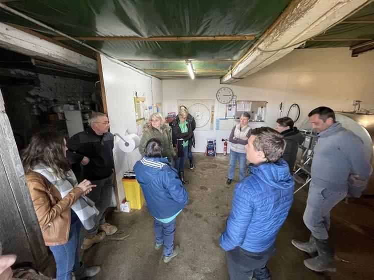 L'exploitation de Max et Valérie Vié à Athis-Val-de-Rouvre, a reçu l'Anefa pour une journée de présentation de l'élevage aux quatre bénéficiaires du RSA.