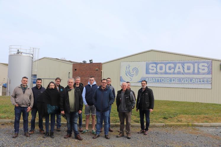 Le syndicat de race Blonde d'Aquitaine du Calvados s'est réuni en assemblée générale lundi 10 mars 2025. Au programme : découverte de la filière volailles avec la visite de l'abattoir de la Socadis à Plumetot.