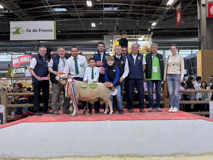 A Paris, les éleveurs en race Cotentin ont partagé leur passion sur le podium, où Nicolas Avenel, éleveur au Grand Celland, a brillé.