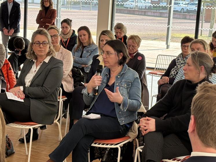 Florence Goron, présidente de la commission agricultrice au sein de la FDSEA, a fait état des sujets sur lesquels elle avançait dans l'intérêt des femmes et des hommes.