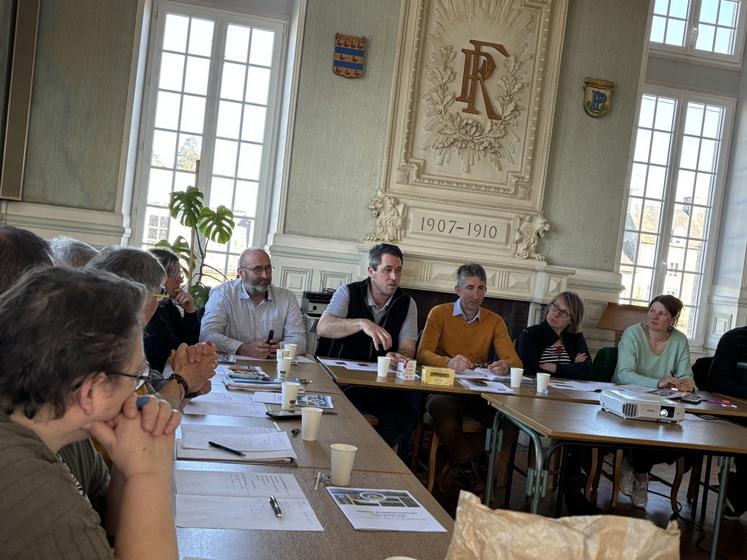 Pour l'assemblée générale du 21 mars, le nouveau président de la Chambre d'agriculture, François Rihouet, est venu partager sa vision du collectif et de l'expérimentation portée par le CRDA de la Manche, présidé par Philippe Lecompagnon.