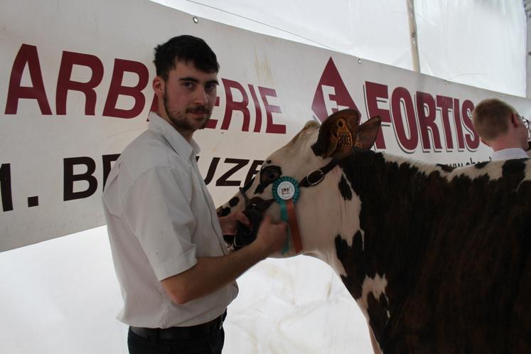 Grégoire Buin au concours des jeunes présentateurs à la Fête de la Normandie d'Argentan 2025.