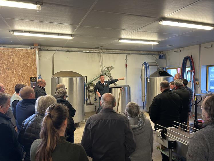 La trentaine de participants a apprécié en apprendre un peu plus sur la fabrication de la bière.