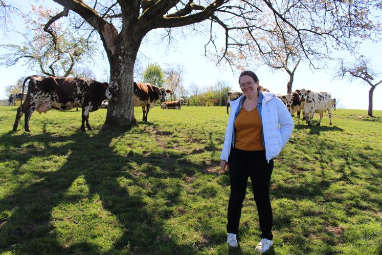 Marylène Levoyer a rejoint son mari sur la ferme et valorise une partie de la production laitière en desserts lactés.