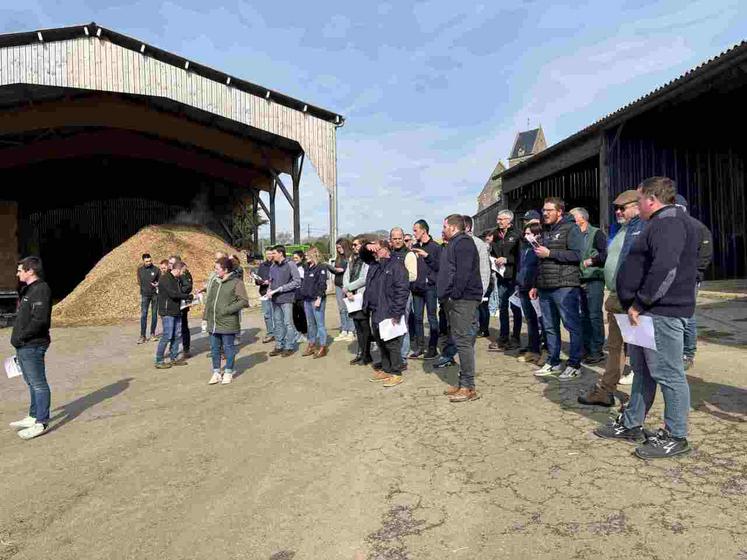 C'est au Gaec du Gard que les adhérents de l'association Prim'Holstein 50 se sont rendus pour une visite à l'occasion de leur assemblée générale de l'année, avec à la manœuvre, un des associés, Raphaël Legendre.
