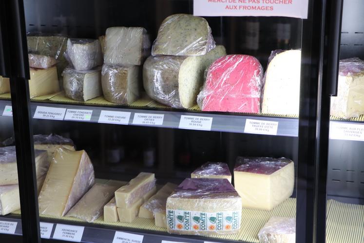 La fromagerie des forges a ouvert ses portes en mai 2024 à Balleroy-sur-Drôme. Guillaume Augereau se fournit à Rungis et via SPLO.