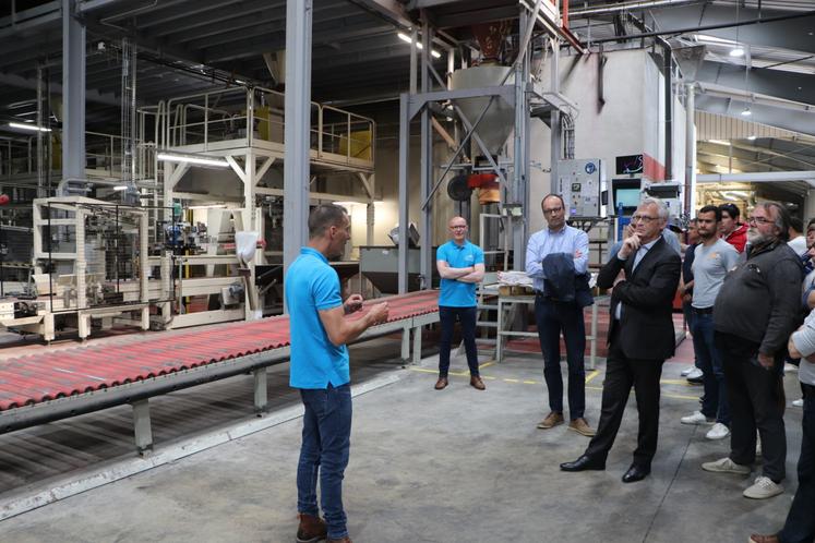 La station dispose de trois chaînes de conditionnement. 60 % des semences sont mises en big bag, tandis que 40 % sont mises en sac. La cadence est de 800 sacs/heure. Agrial a trois magasins de stockage.