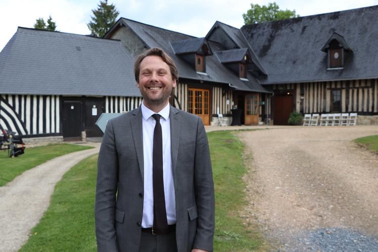 Il y a une dizaine d'années, Guillaume Drouin a eu l'idée de lancer une gamme de gins (quatre différents) pour répondre à la montée en puissance "des bars à cocktails". Le gin Pira a remporté en 2024 le titre de "meilleur gin au monde" (World gin award).