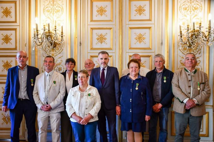 Vendredi 16 mai, le préfet du Calvados, Stéphane Bredin, a remis la médaille du Mérite agricole à neuf récipiendaires.
