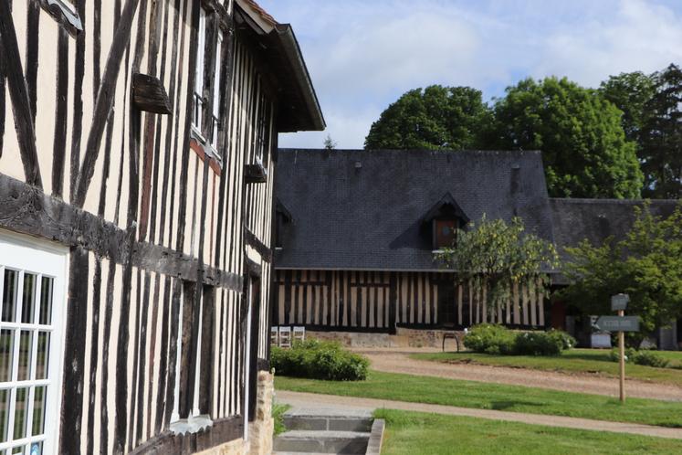 Une crêperie voit passer de nombreux visiteurs chaque année sur le domaine.