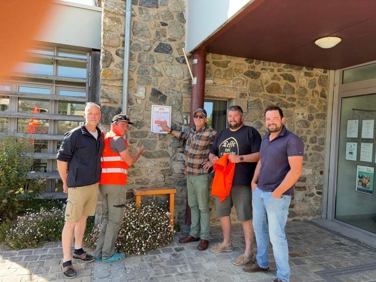 Dans les terres comme sur les communes littorales, les élus ont été interpellés par les chasseurs comme ici à Blainville-sur-Mer.