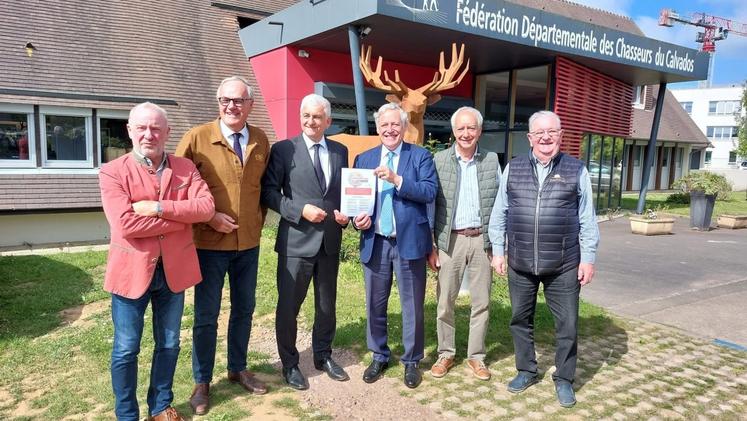 Les cinq présidents des Fédérations de chasseurs de Normandie ont échangé avec le président de Région Normandie, Hervé Morin sur leurs revendications.