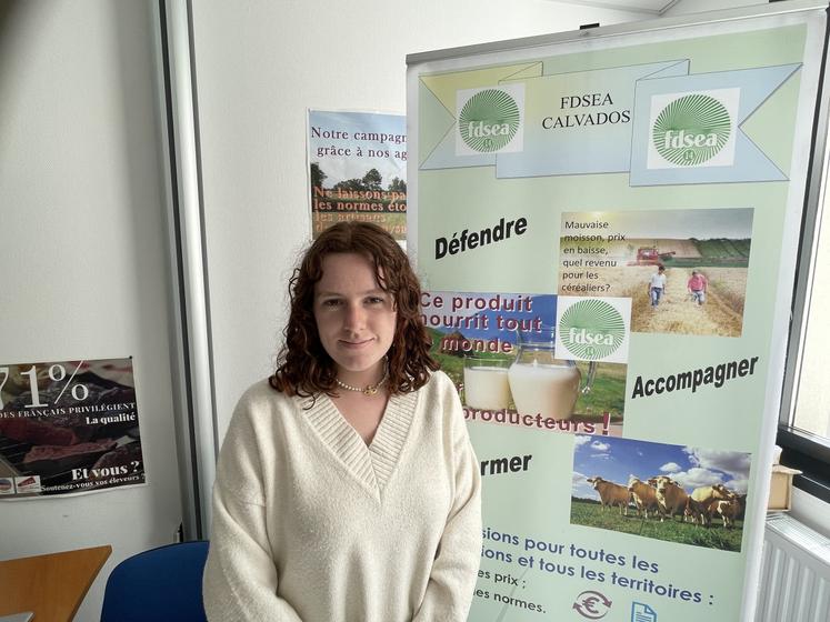 Agathe Lorpin est embauchée pour un stage de deux mois afin de mener
à bien le projet Tour de France : orchestrer la réalisation de la fresque
agricole et du village emploi.