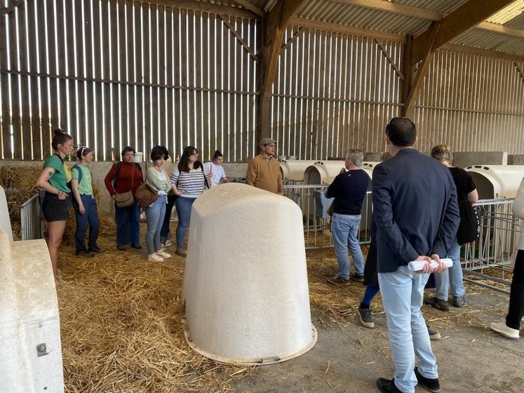 Les plateaux techniques, comme le laboratoire ou l'exploitation agricole, ont été présentés avec Xavier Crocqueveille, responsable du site à Pont-Hébert.