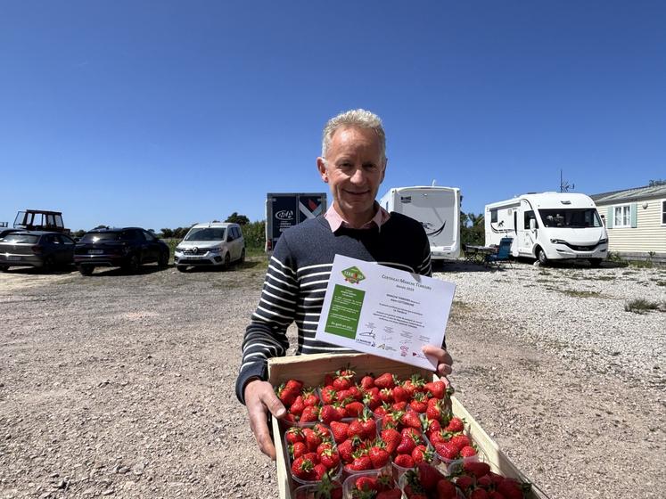 Les fraises de la Verdura, pilotée par Alain Cottebrune, maraîcher à Réville, ont été appréciées par les goûteurs.