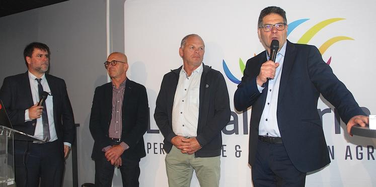 Benoit Vaultier, Frédéric David, Vincent Lemonnier et Thierry Hulmer. Littoral Normand est sur de bons rails. Quoi de plus logique pour une structure qui a commencé par un échange dans un wagon du Paris Cherbourg entre Frédéric David (14) et Thierry Hulmer (50).