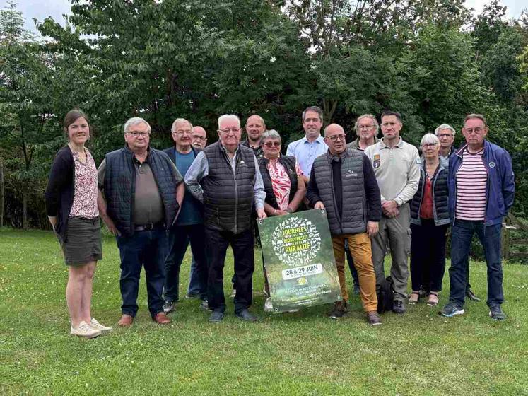 Les différents acteurs mobilisés dans l'organisation des Journées de la biodiversité et de la ruralité à la Fédération de la chasse de la Manche les 28 et 29 juin.