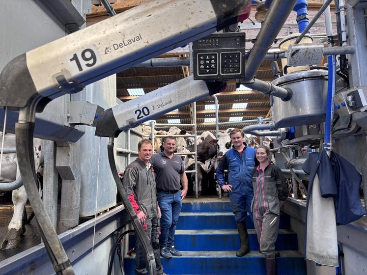 Lukas, Moritz et Justine ouvrent leur exploitation le 19 juin pour faire découvrir leur système de traite en simple équipement, posé par LVES DeLaval, dirigé par Pierre-Olivier Leroux. 