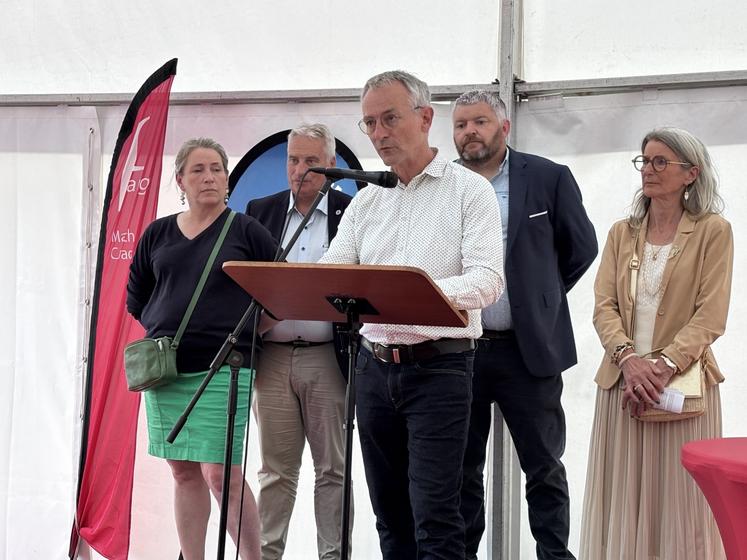 Le directeur, Etienne Gavard, a rappelé la genèse du projet devant Florence Mazier, conseillère régionale, Marie-Pierre Fauvel, conseillère départementale, Hervé Marie, nouveau président de Farago qui a succédé à Jonathan Lenourichel.