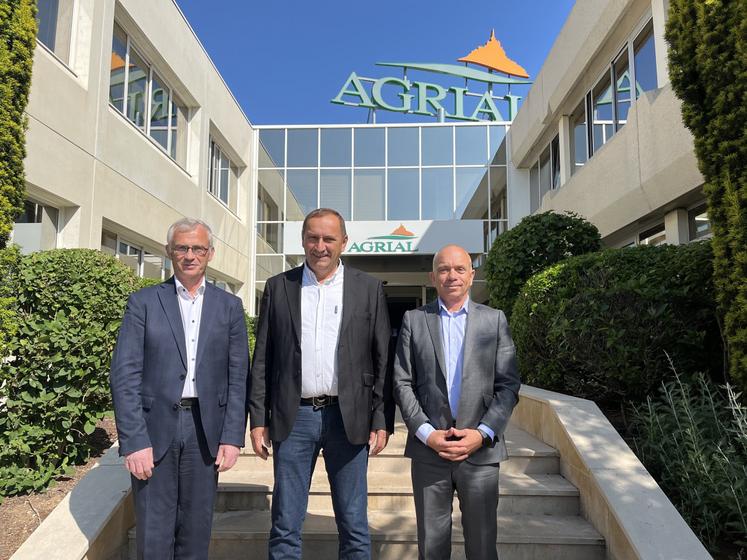 De gauche à droite : Ludovic Spiers, directeur général d'Agrial, Bernard Guillard, président, et Julien Heillaut, directeur général à partir du 1er juillet.