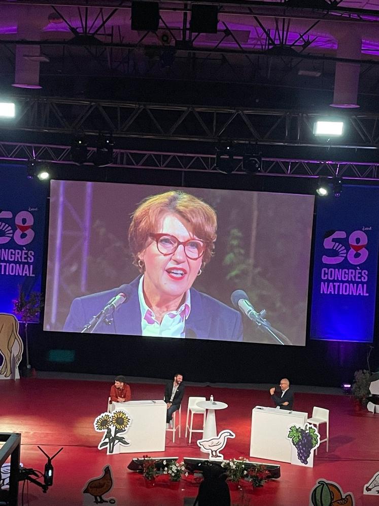 Annie Genevard, ministre de l'Agriculture, a clôturé le 5 juin le congrès national des JA à Auch (Gers)