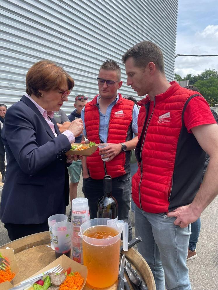 Le sujet des haies a été abordé avec la ministre de l'Agriculture sur un temps informel.