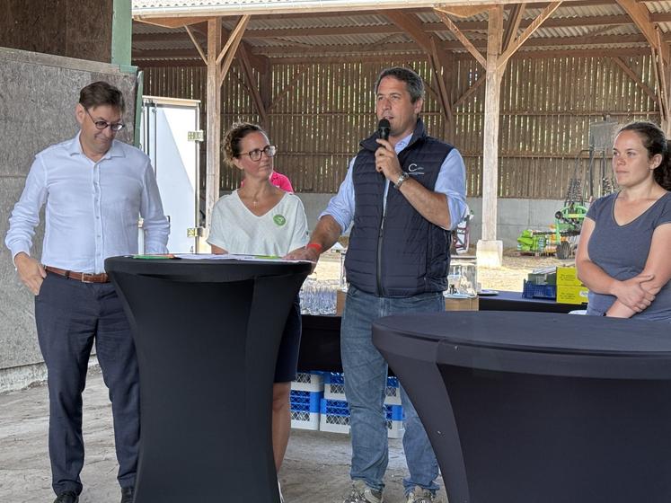 À l'inauguration des Prairiales, les élus de la Chambre d'agriculture, Sébastien Windsor, Nadège Mahé, François Rihouet, aux côtés de Marie Plessy, directrice de la Blanche Maison, ont rappelé l'intérêt d'un tel événement.