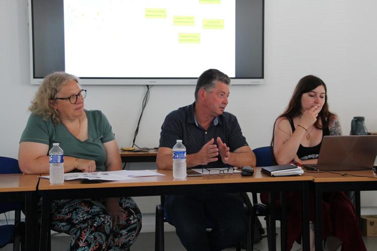 De gauche à droite, Sylviane Lefez, trésorière de l'association, Jean-Michel Hamel, président de Solaal Normandie et Lucie Jouvin, coordinatrice régionale, ont mené cette assemblée générale 2025.