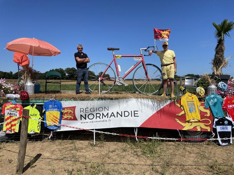 Bernard Vincent, éleveur de vaches allaitantes à Cambes-en-Plaine et Jean-Louis Hallot, passionné de cyclisme, ont uni leurs forces pour élaborer ce visuel.