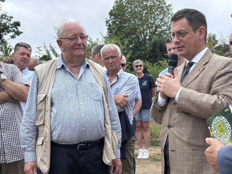 Pour parler de biodiversité, le préfet de la Manche, Xavier Brunetière, veut s'appuyer sur des données scientifiques et des experts.