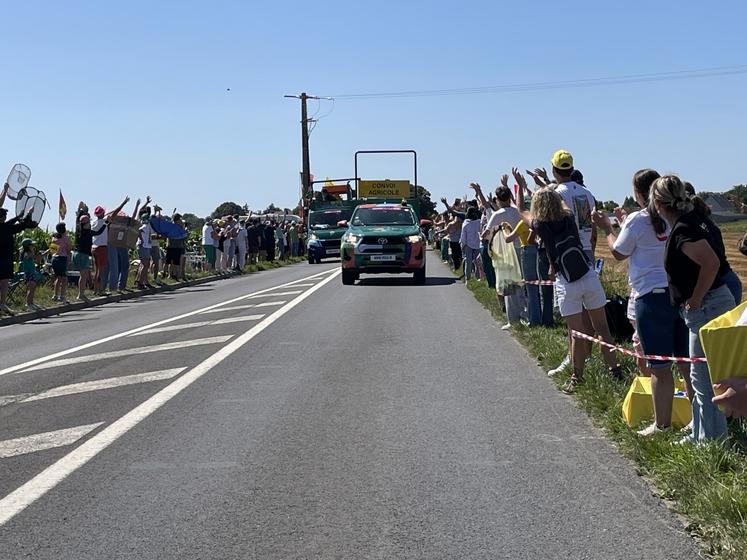 L'ambiance était au rendez-vous pour le passage des 170 véhicules de la caravane publicitaire.
