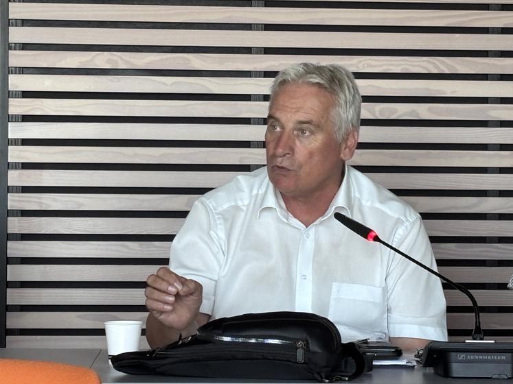 Hervé Marie, président du GDS de la Manche, fait un point d'étape sur la nouvelle maladie : la DCN (dermatose nodulaire contagieuse).