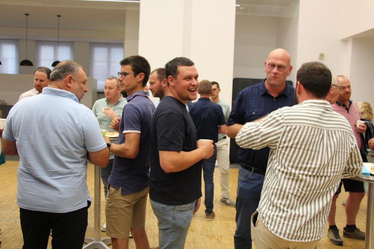 La soirée s'est conclue par un moment convivial entre les adhérents et les acteurs du partenariat. Environ une centaine de personnes ont pris part à l'évènement.