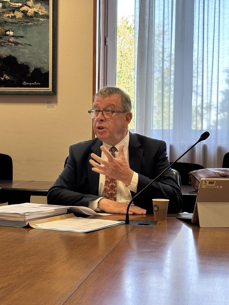 Jean Morin, président du Conseil départemental de la Manche, en quête de compromis.