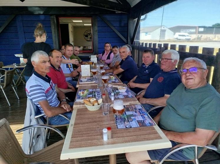 Les échanges autour des sujets syndicaux à l'échelle locale, départementale et nationale ont précédé un moment de convivialité partagé par l'ensemble des participants.